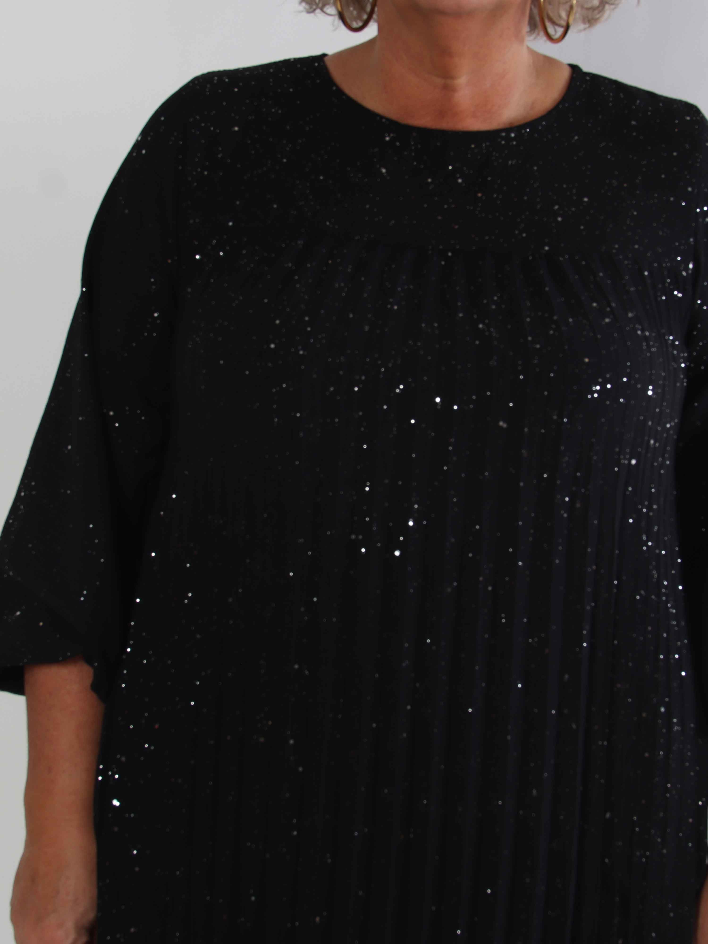 Nancy Glitter Short L/S - Plisseret plus size kjole med lommer og glimmer